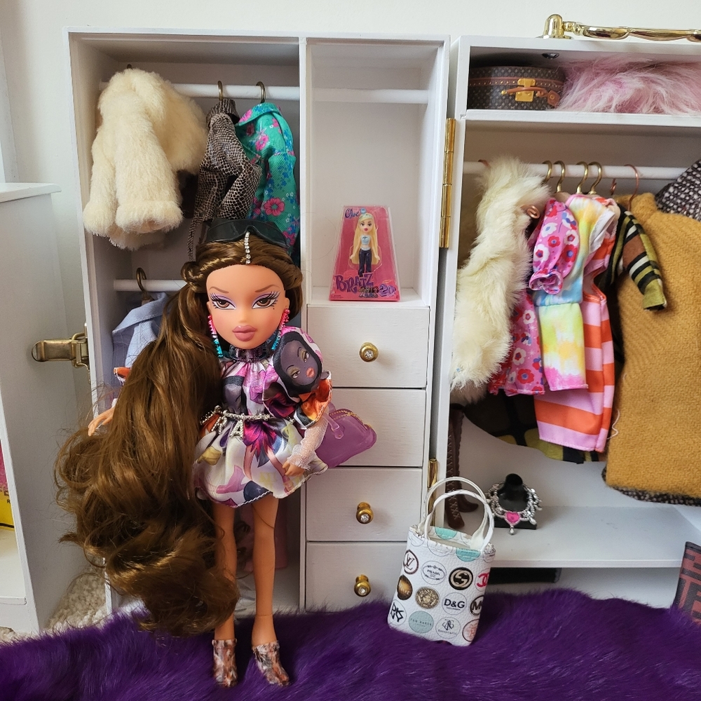 Bratz Minis Flashback Series 1 Cloe - Picture 3 of 4